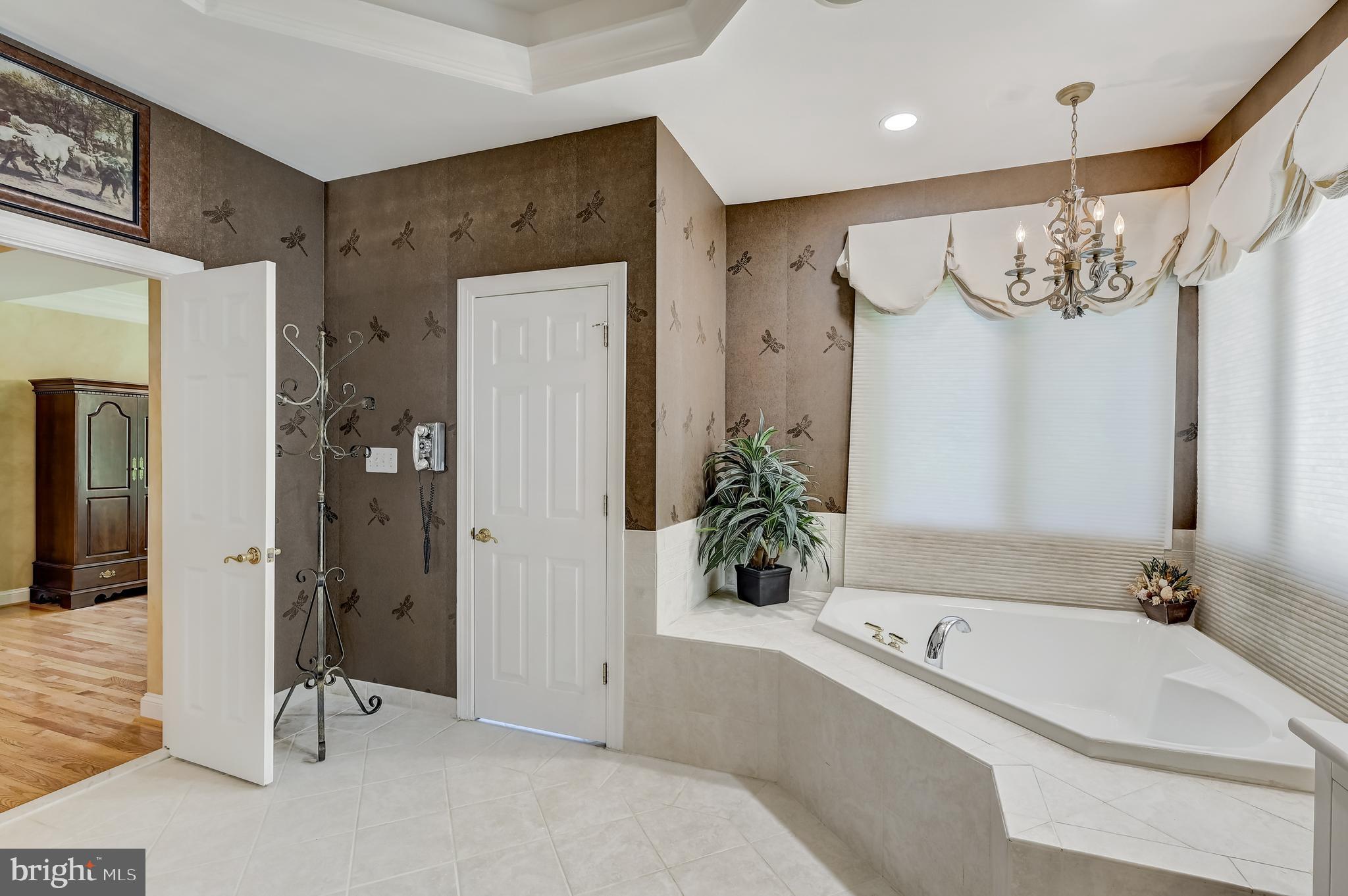 15005 Rolling Hills Dr