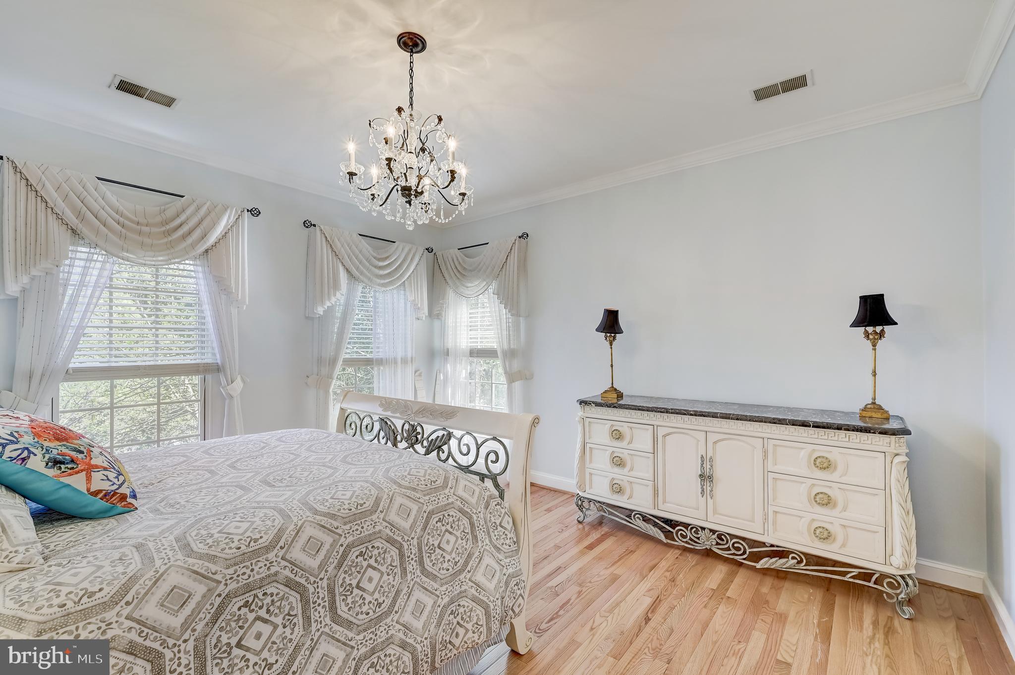 15005 Rolling Hills Dr