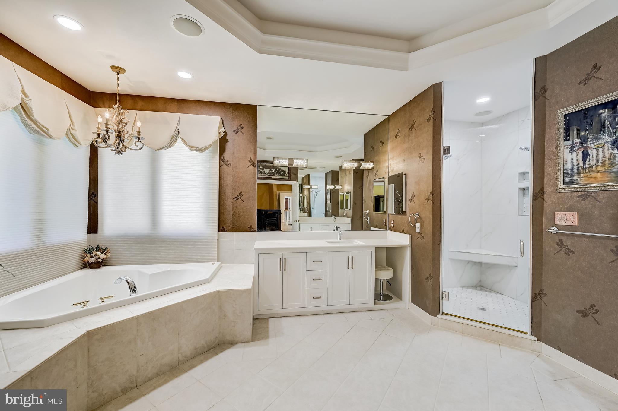 15005 Rolling Hills Dr