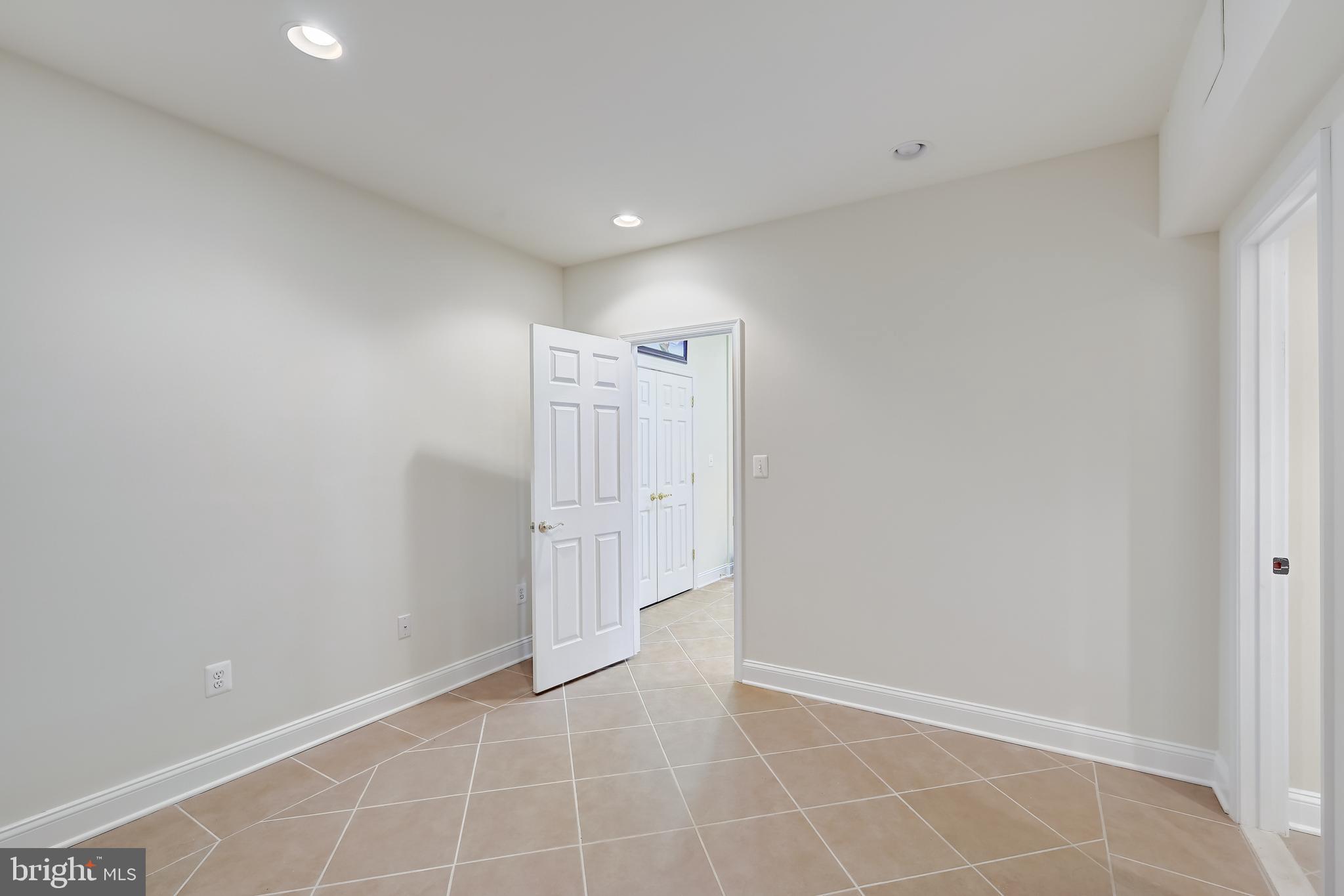 15005 Rolling Hills Dr