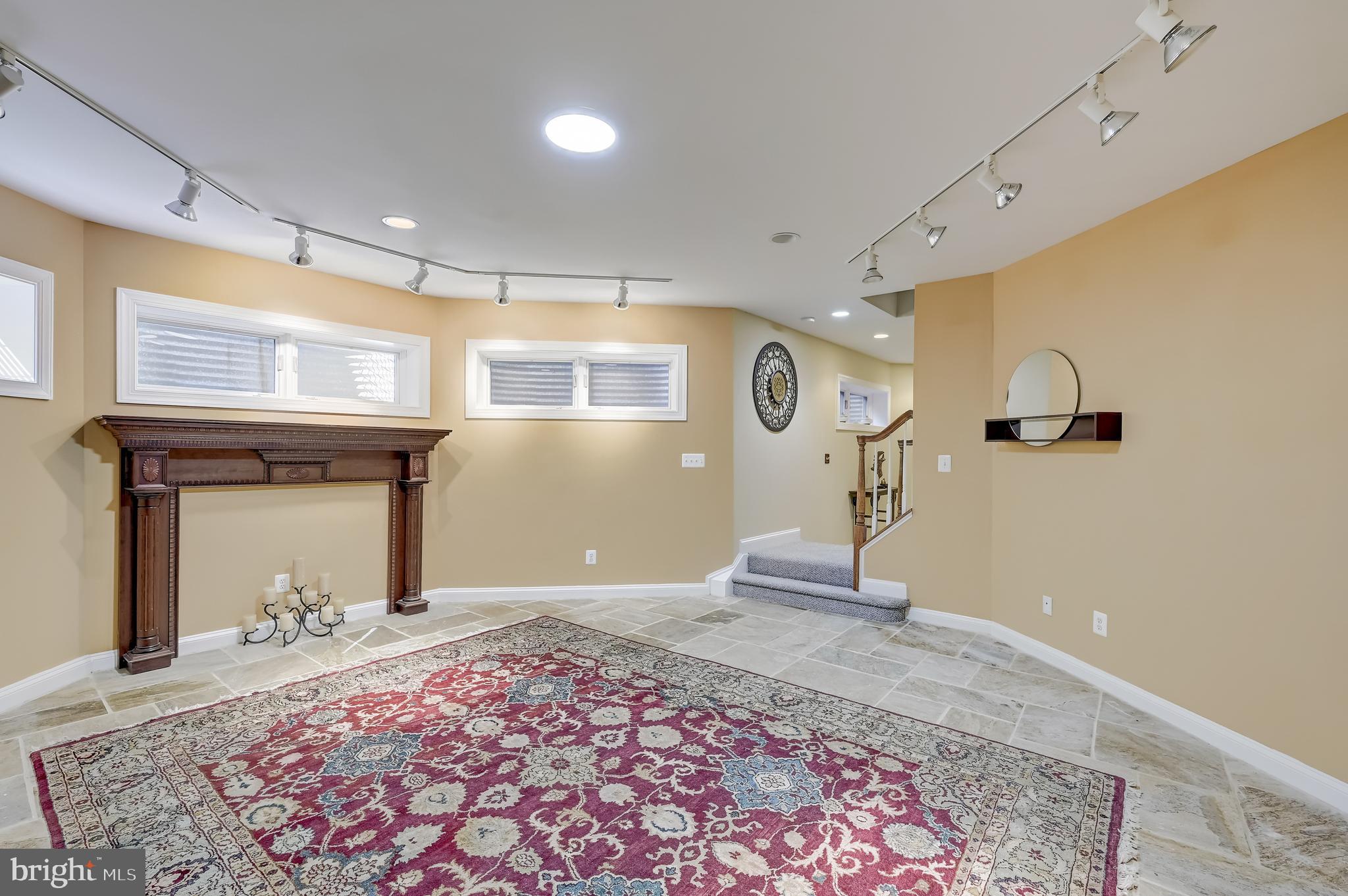 15005 Rolling Hills Dr