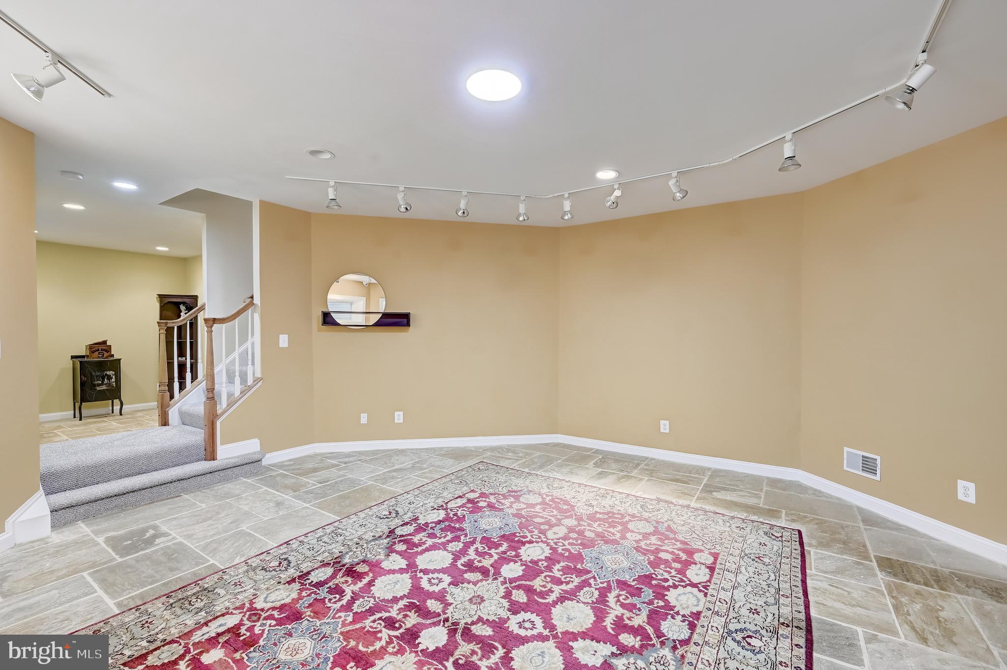 15005 Rolling Hills Dr