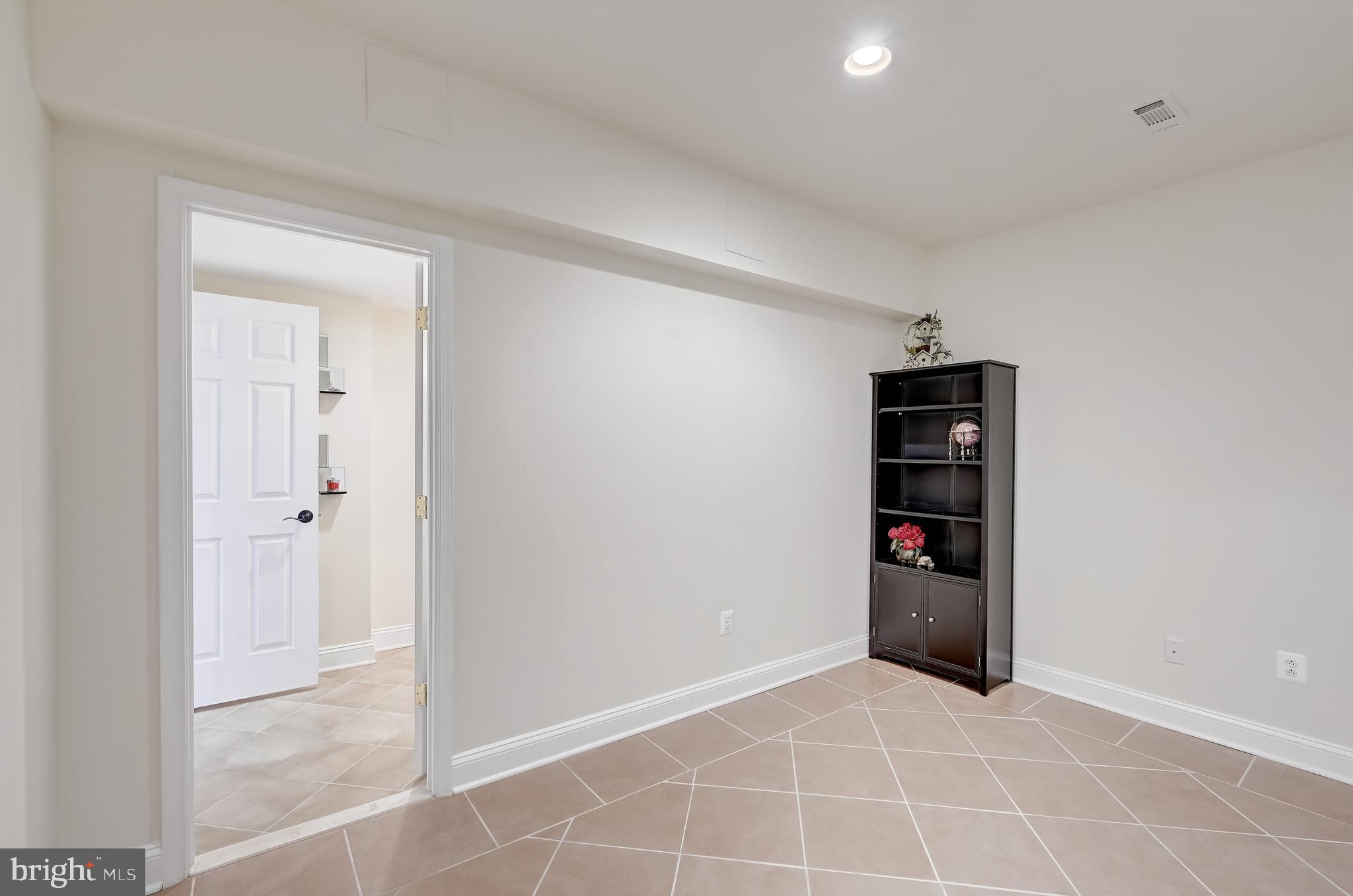 15005 Rolling Hills Dr
