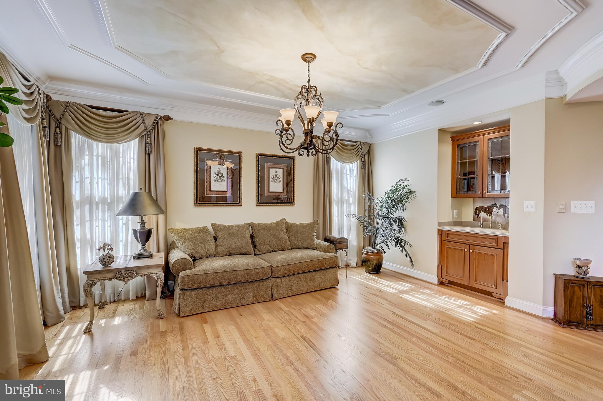 15005 Rolling Hills Dr