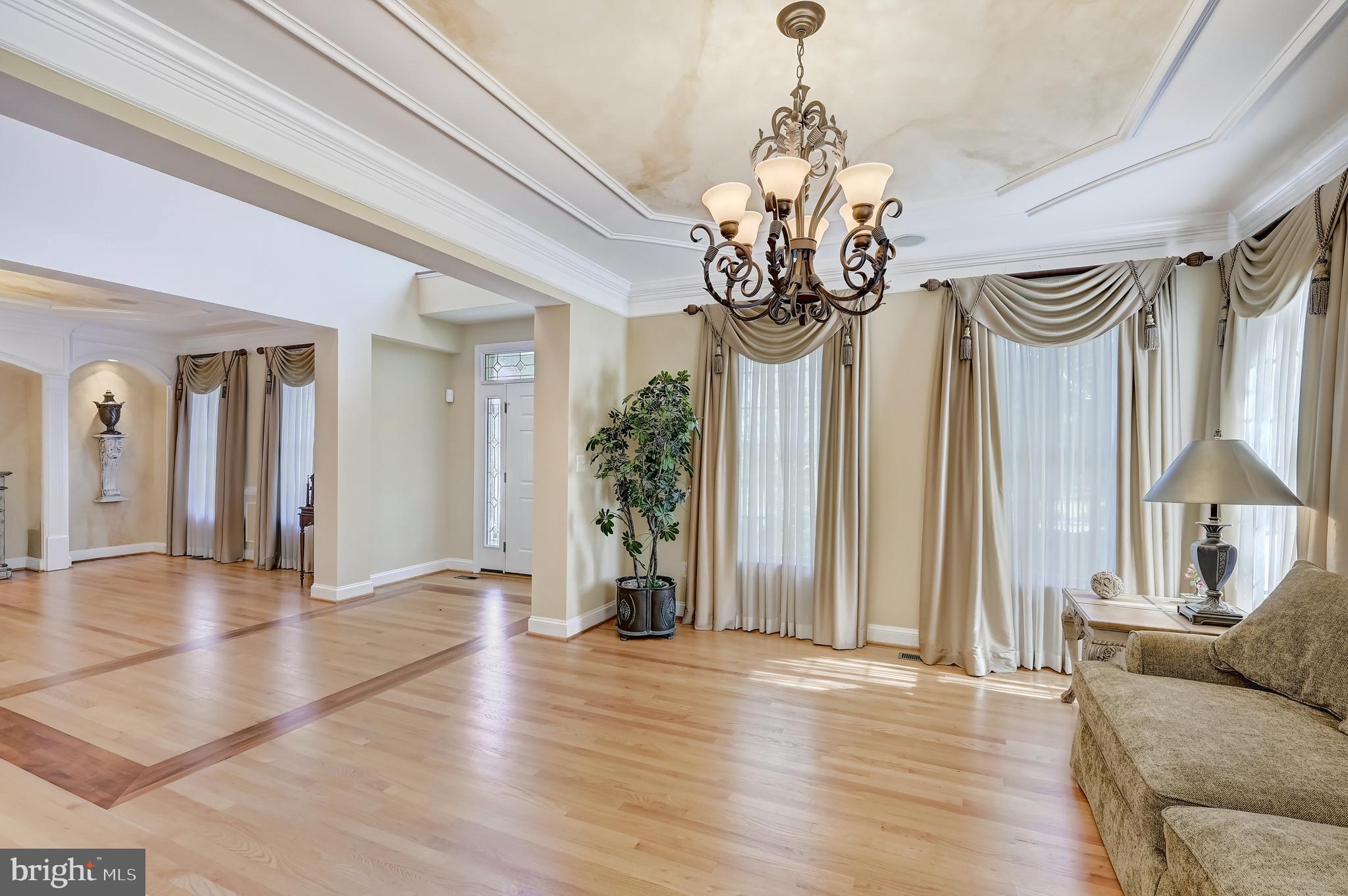 15005 Rolling Hills Dr