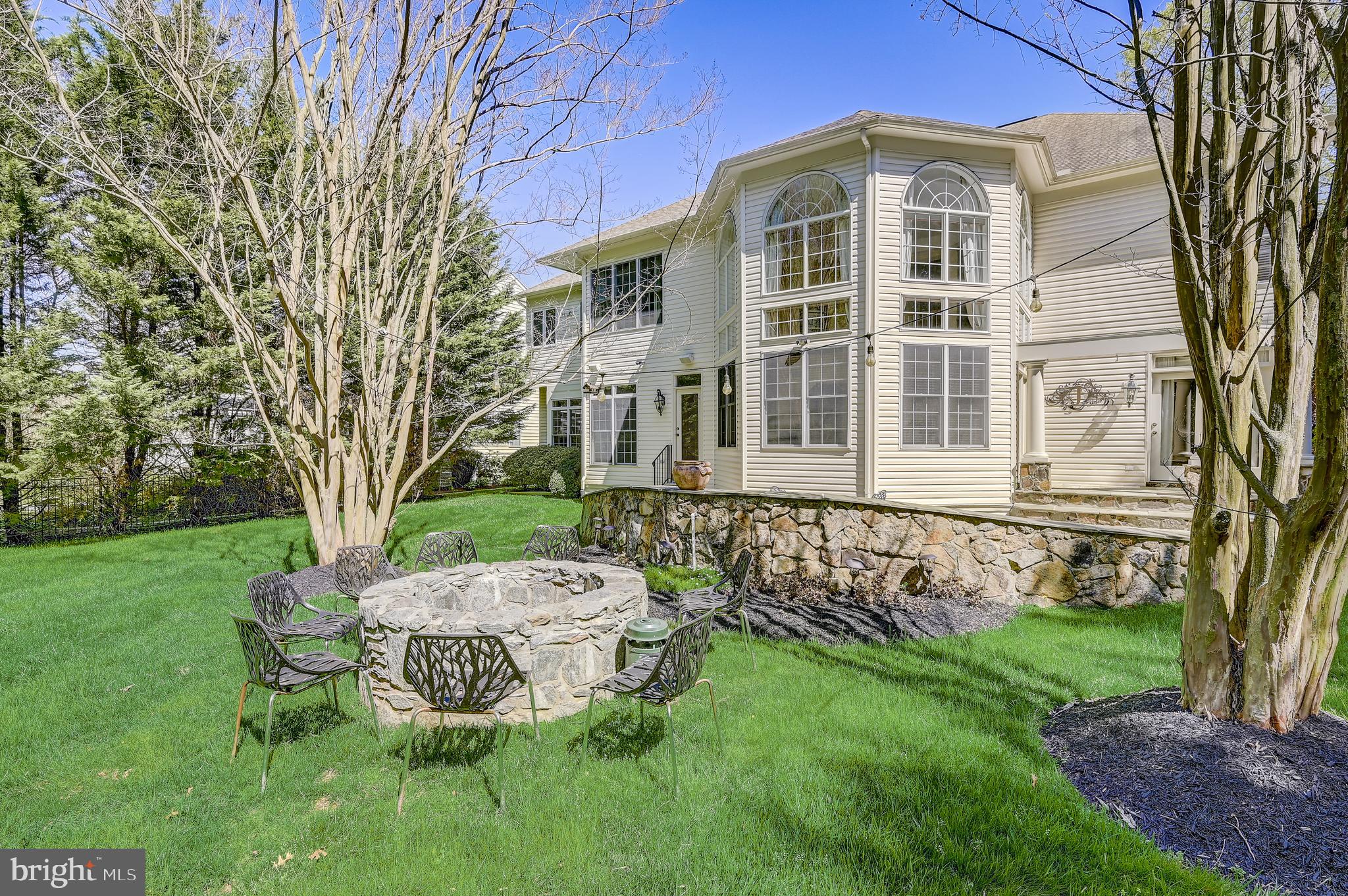 15005 Rolling Hills Dr