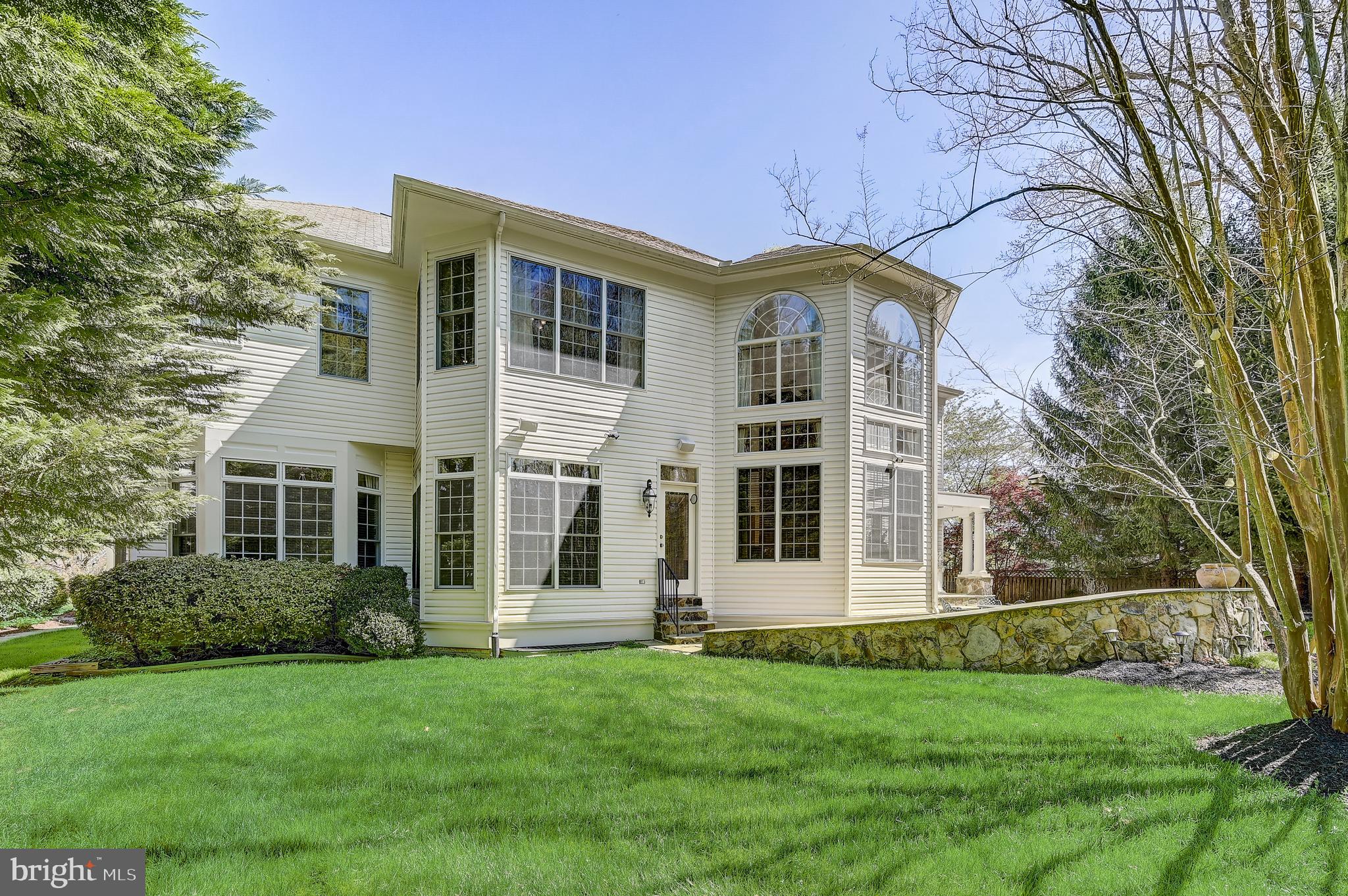 15005 Rolling Hills Dr