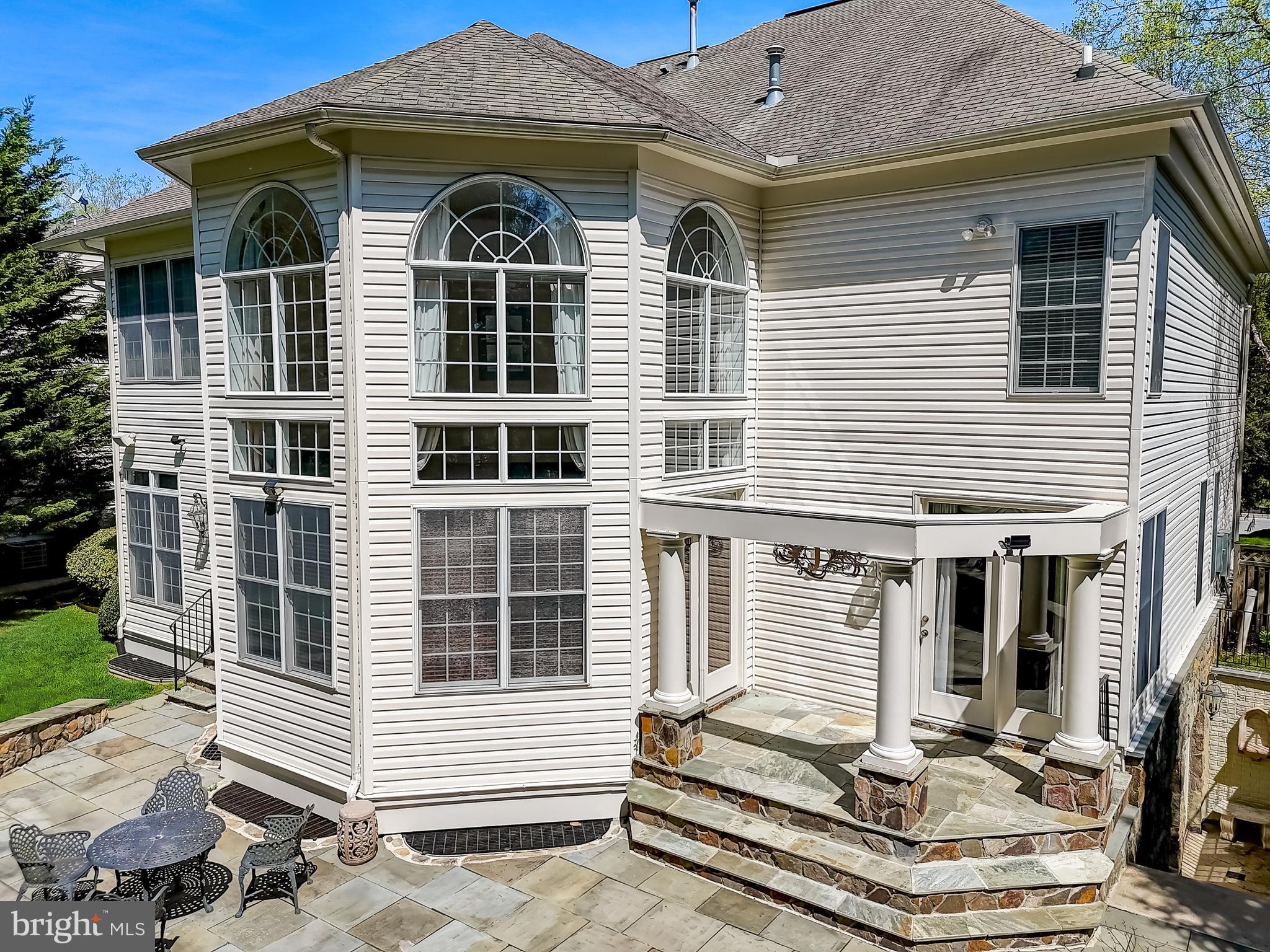 15005 Rolling Hills Dr