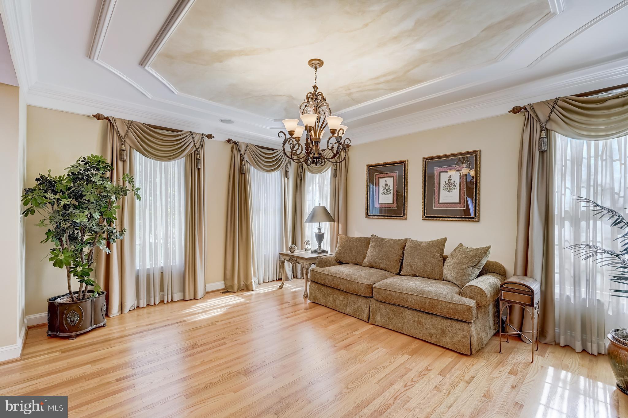 15005 Rolling Hills Dr