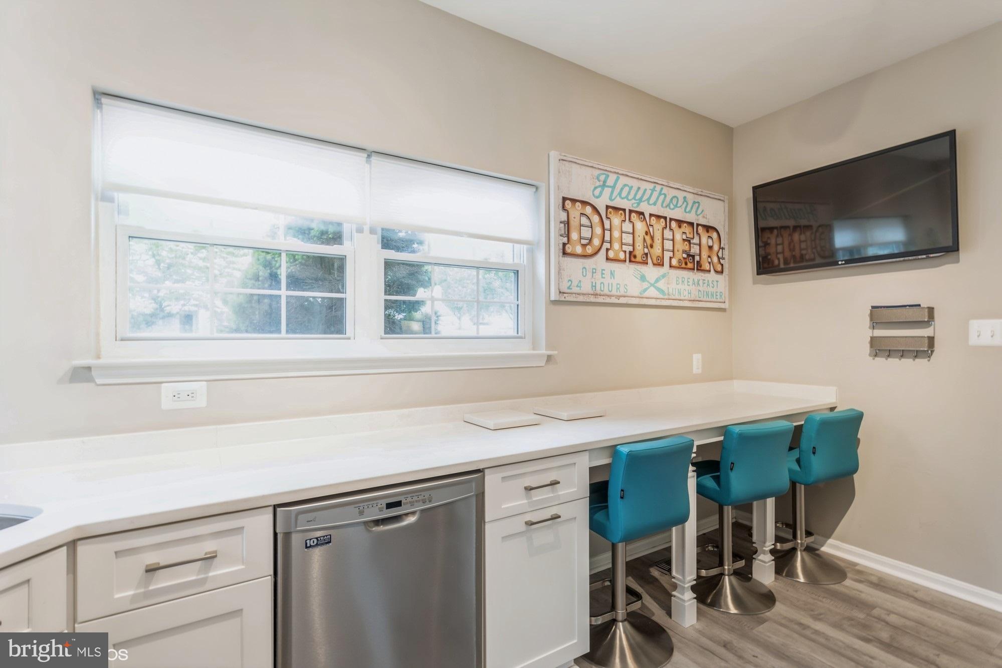 8570 Harvest View Ct