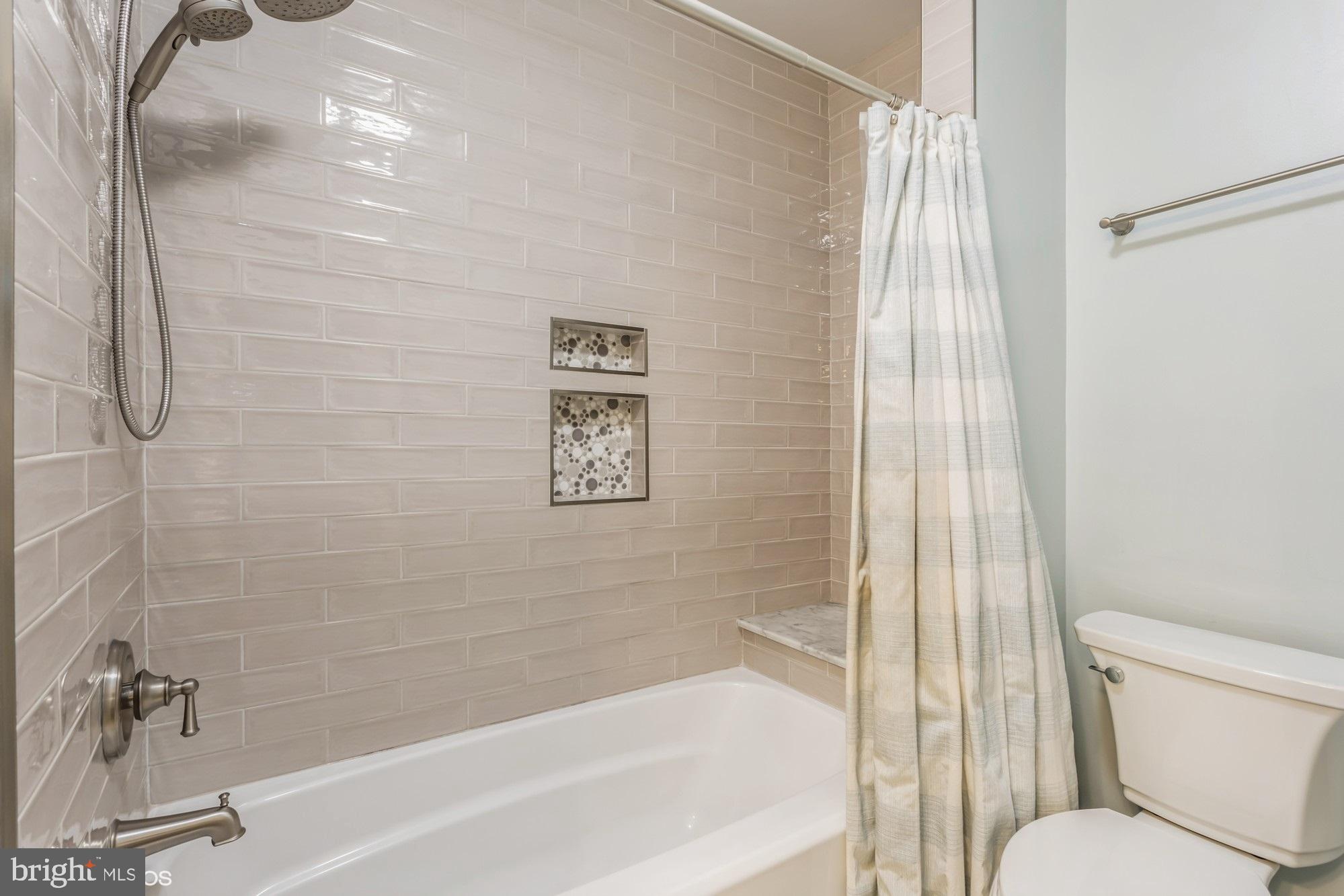 8570 Harvest View Ct