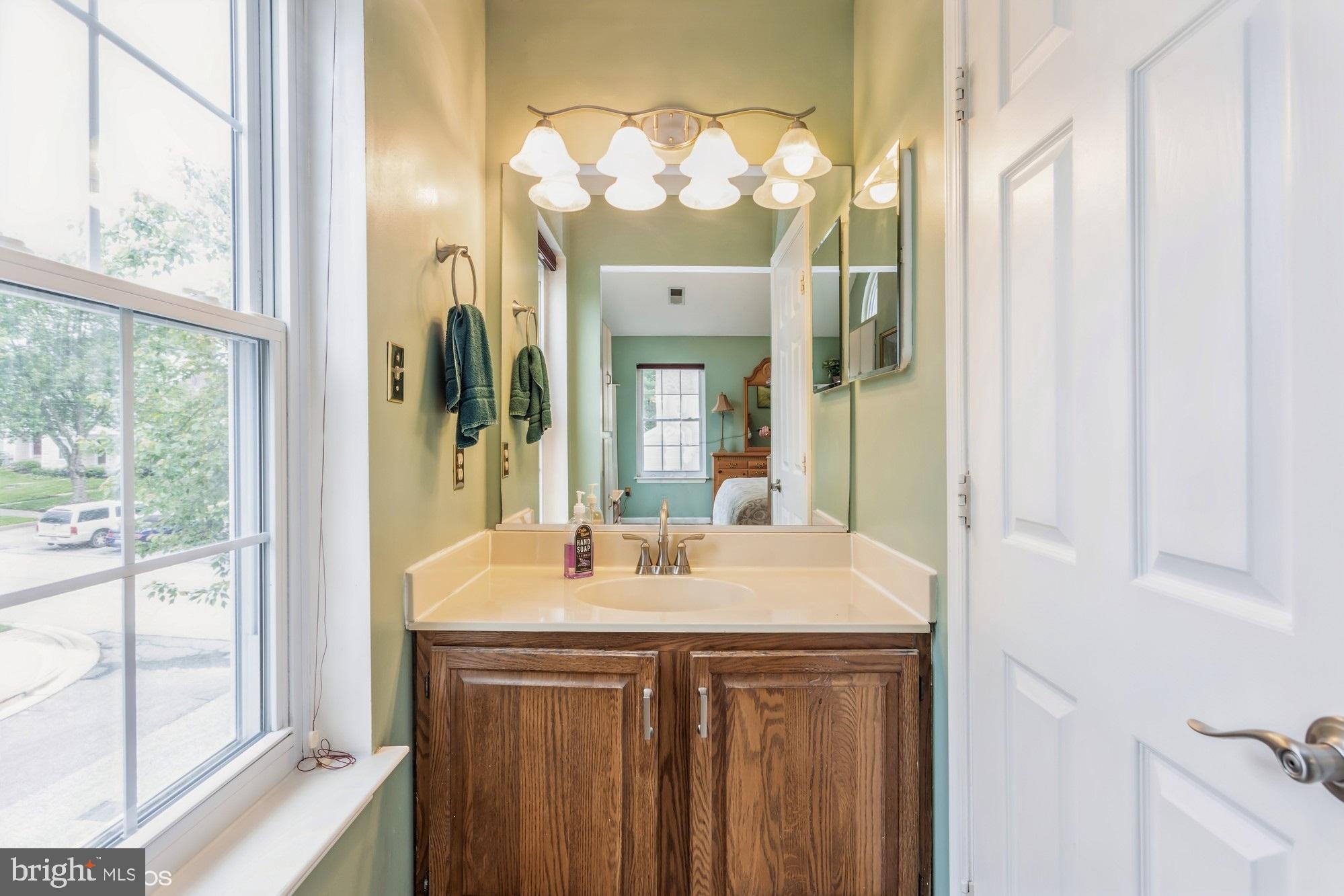 8570 Harvest View Ct