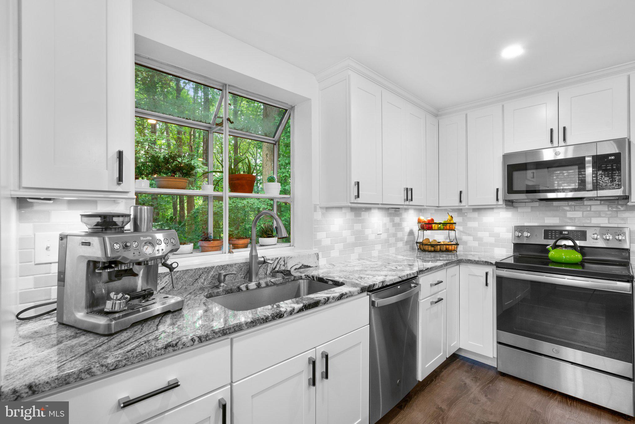 11925 New Country Ln