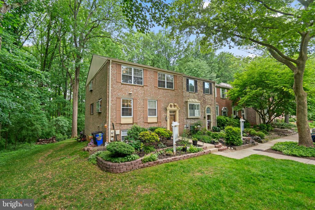 11925 New Country Ln