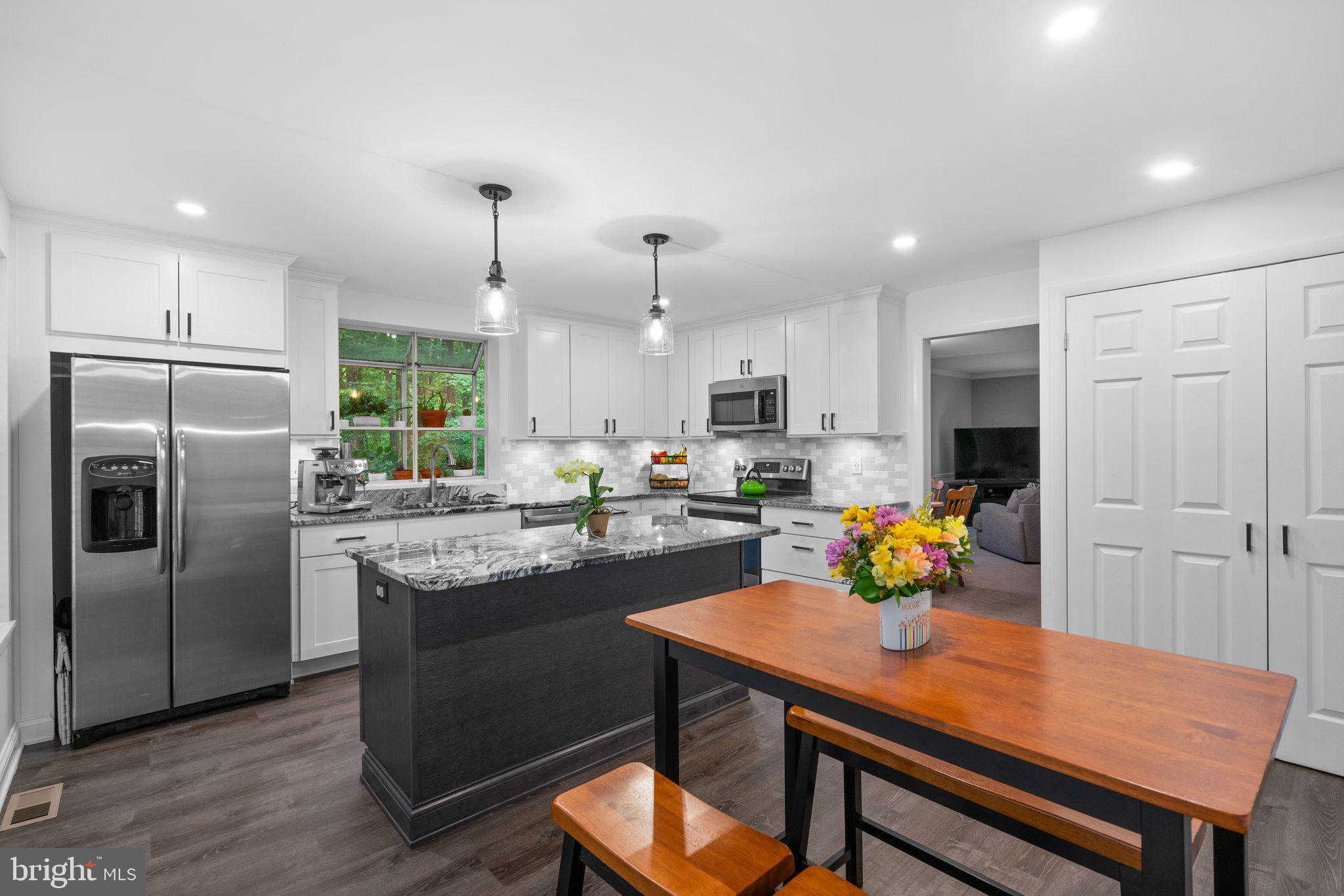 11925 New Country Ln