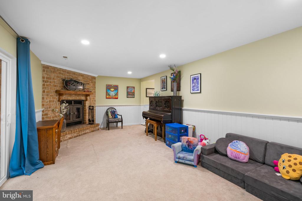11925 New Country Ln