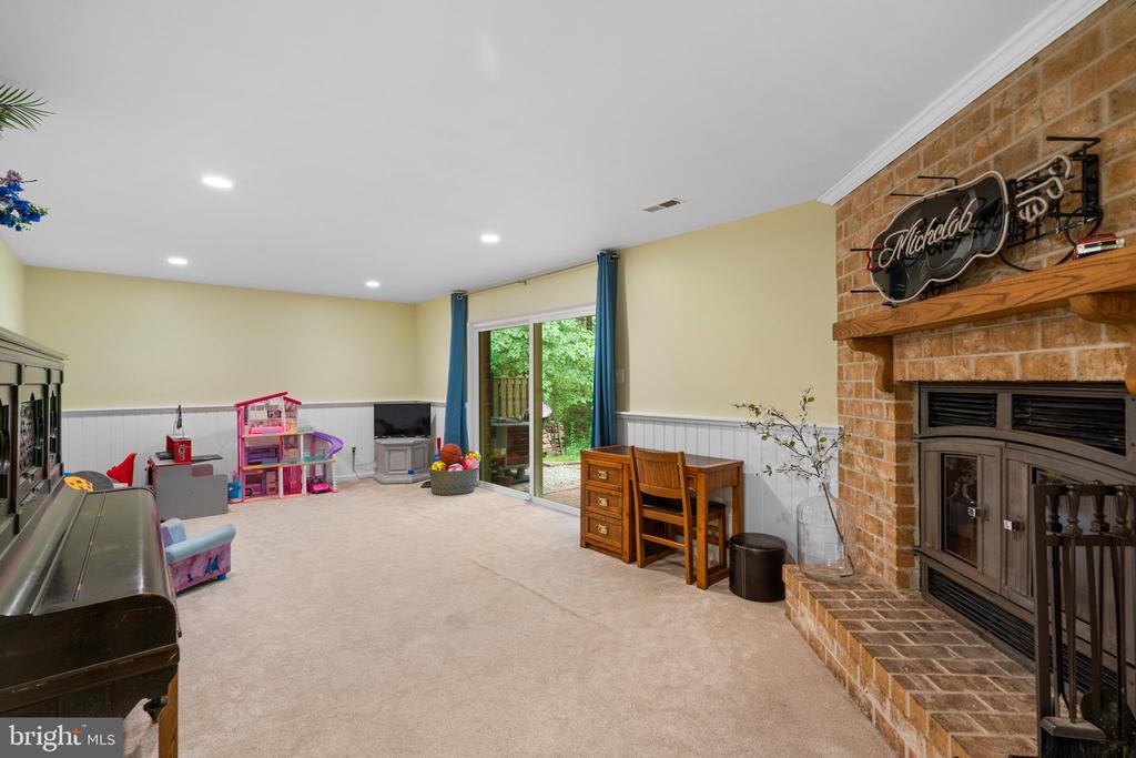 11925 New Country Ln