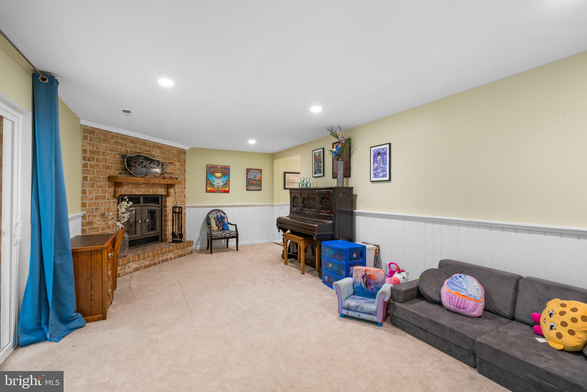 11925 New Country Ln