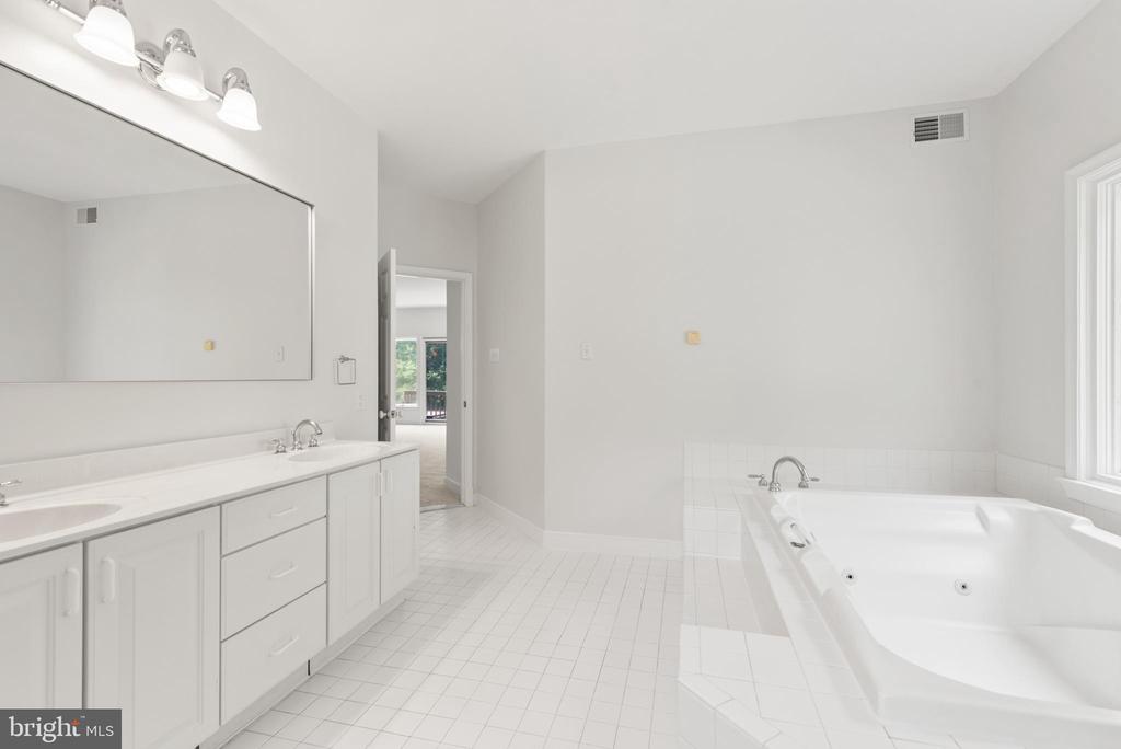 5124 Wellinghall Way
