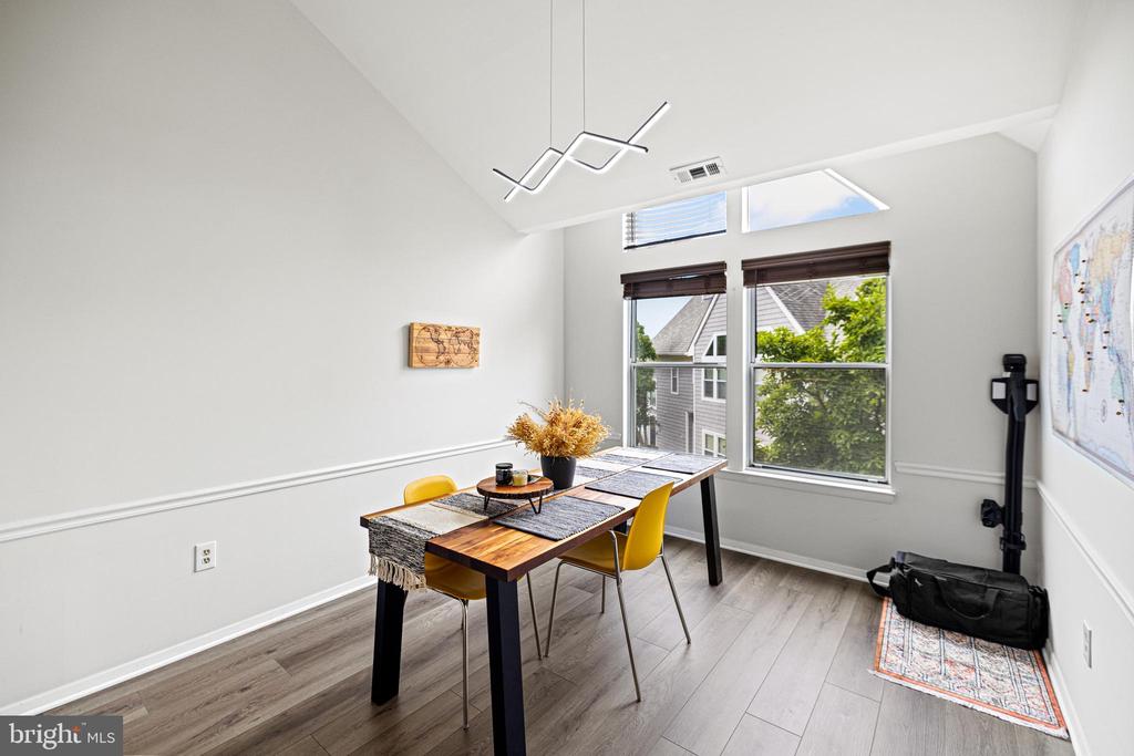 7738 Mayfair Cir