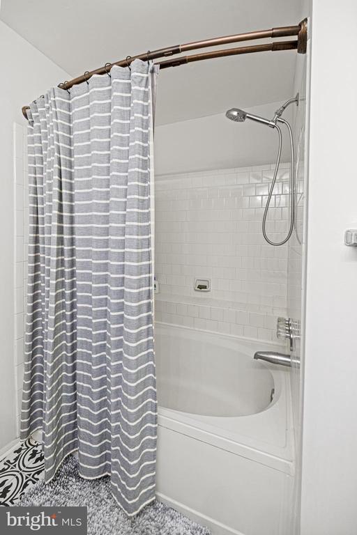 7738 Mayfair Cir