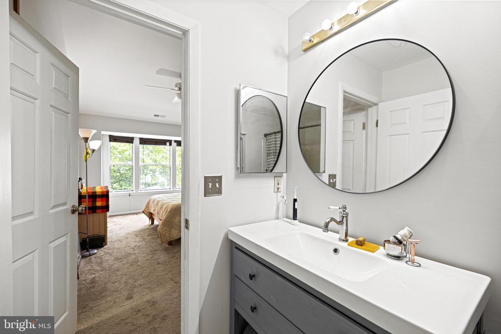 7738 Mayfair Cir