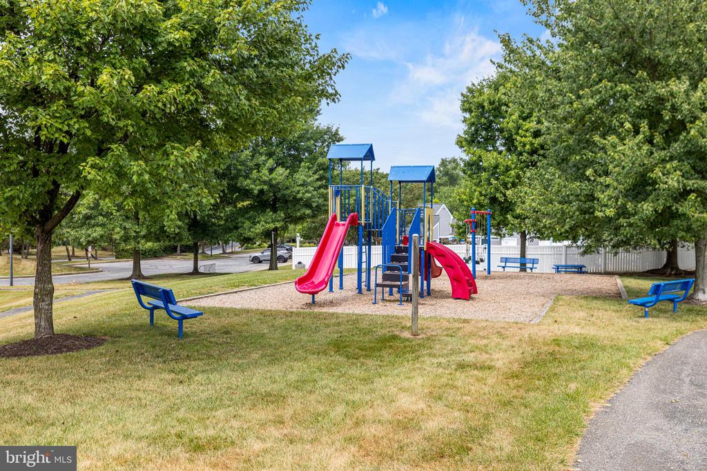 7738 Mayfair Cir