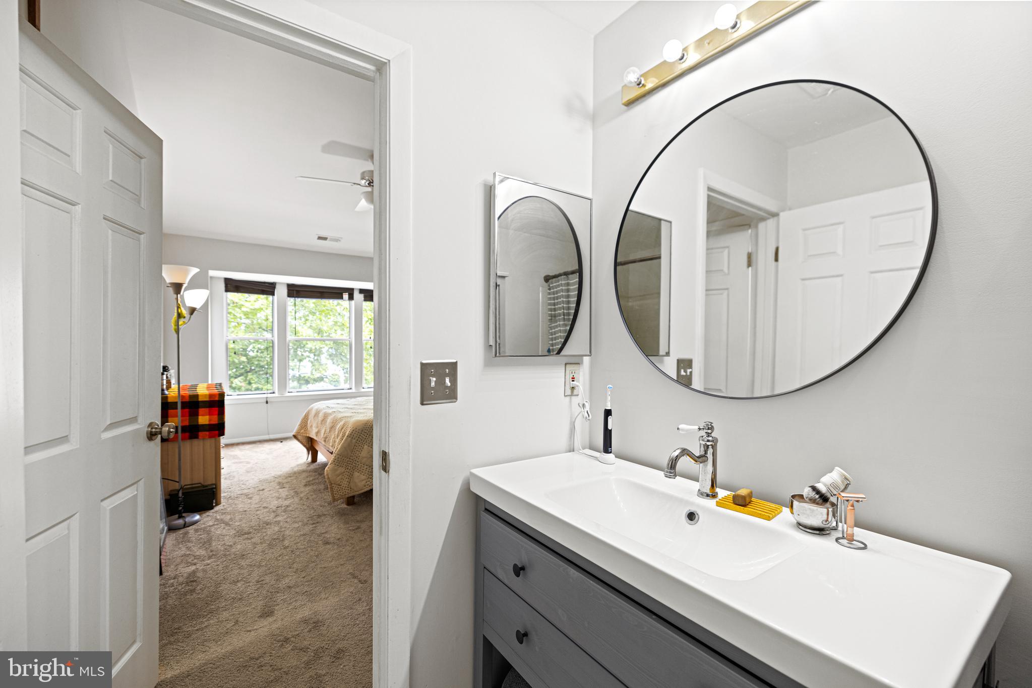7738 Mayfair Cir