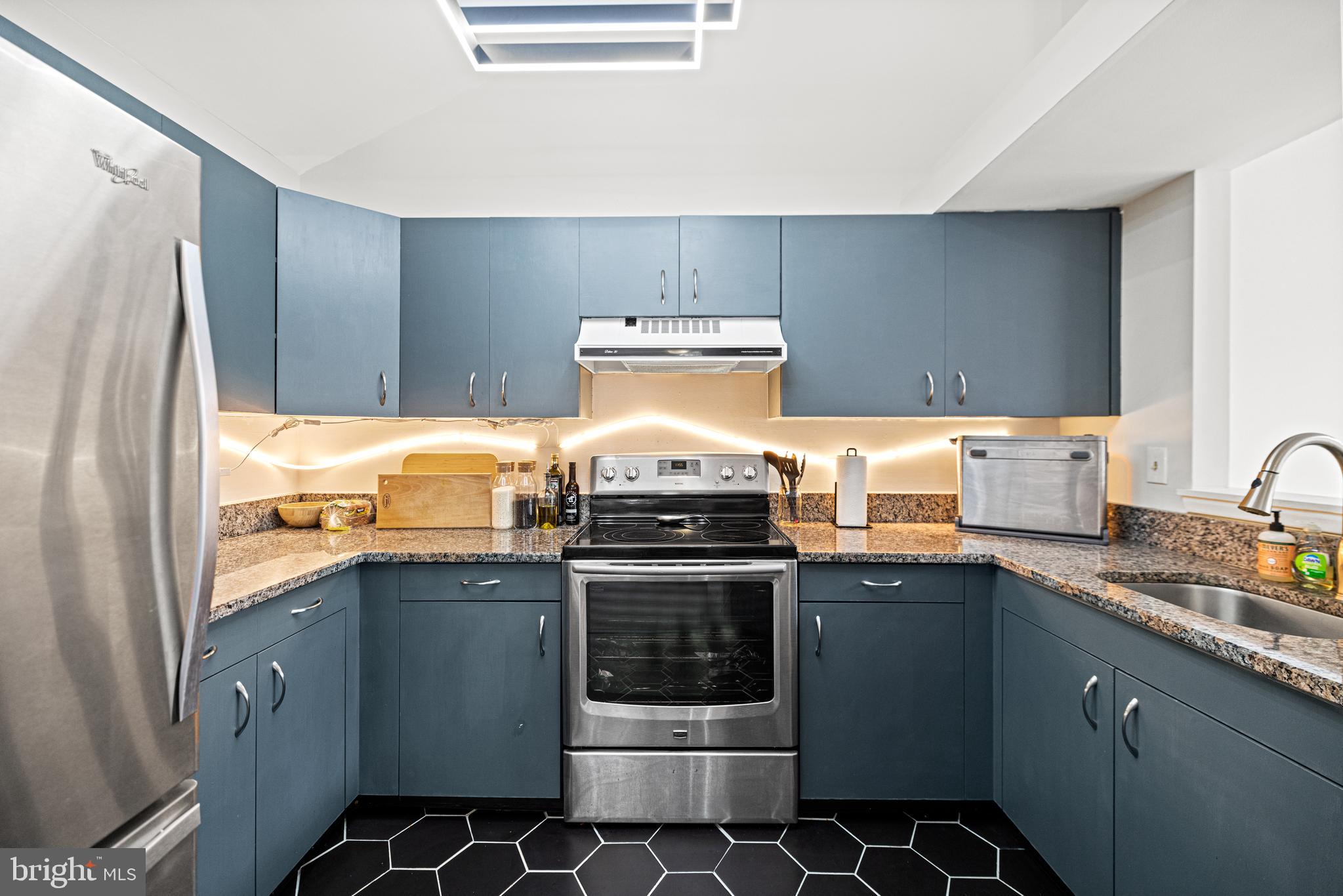 7738 Mayfair Cir