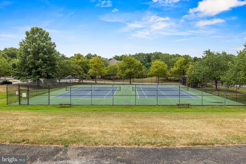 7738 Mayfair Cir