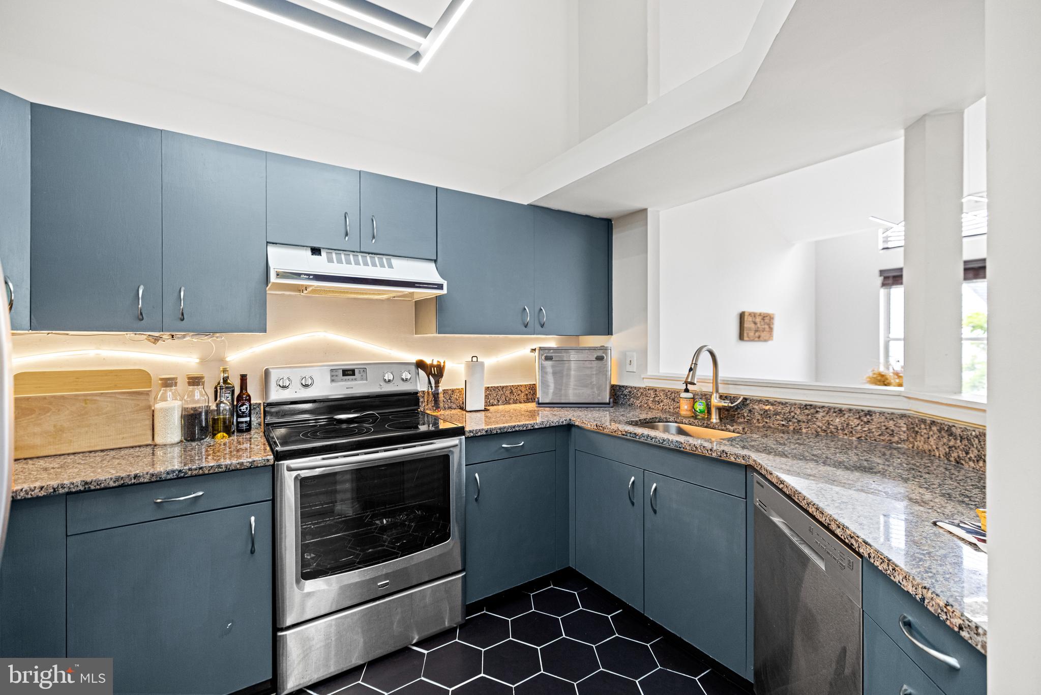 7738 Mayfair Cir