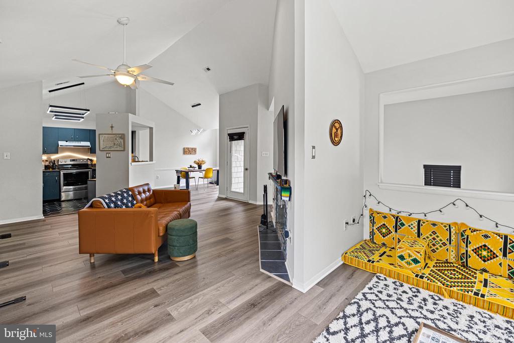 7738 Mayfair Cir