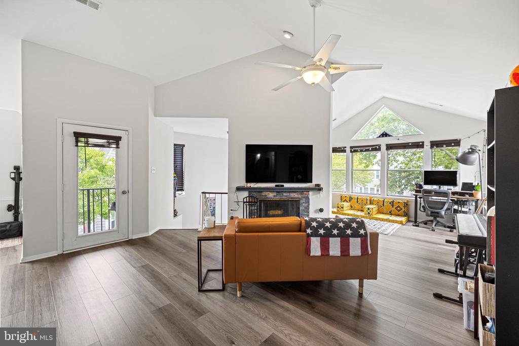 7738 Mayfair Cir