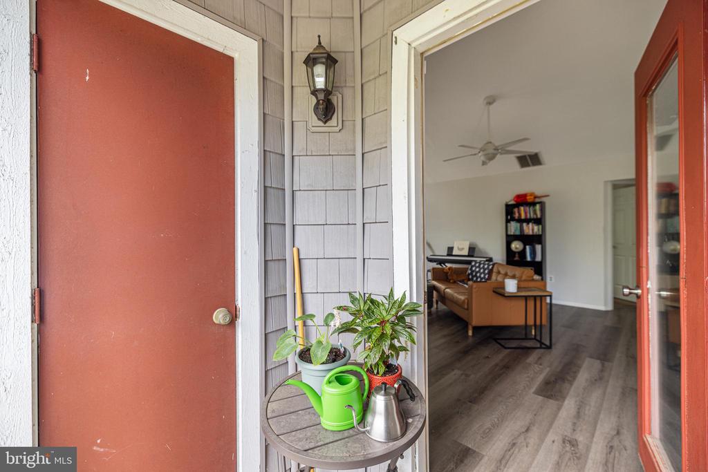 7738 Mayfair Cir