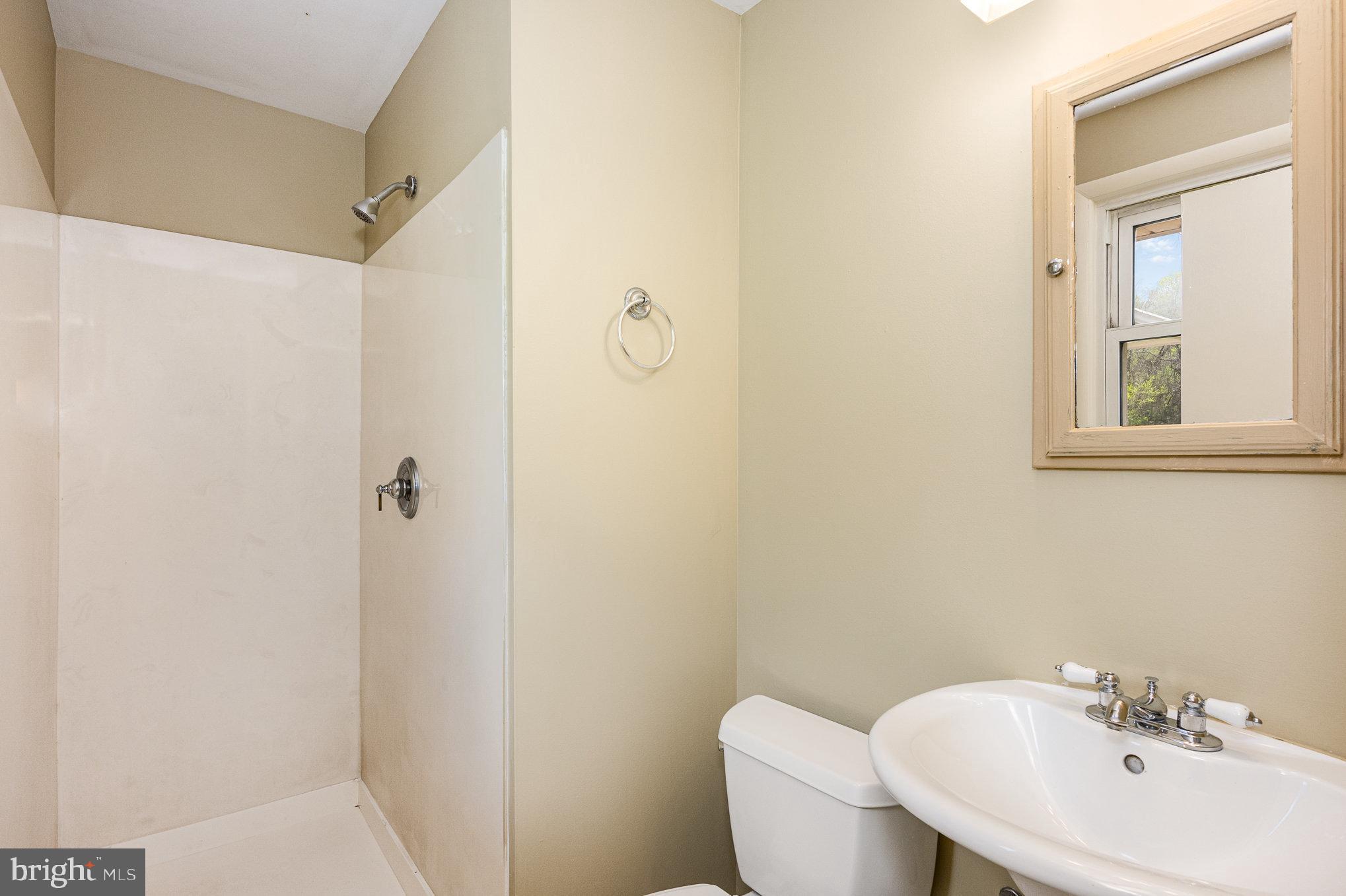 8040 Savage Guilford Rd