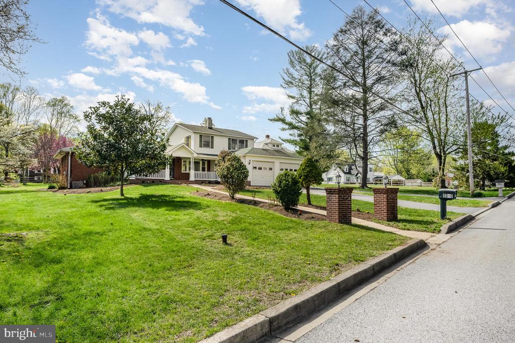 8040 Savage Guilford Rd