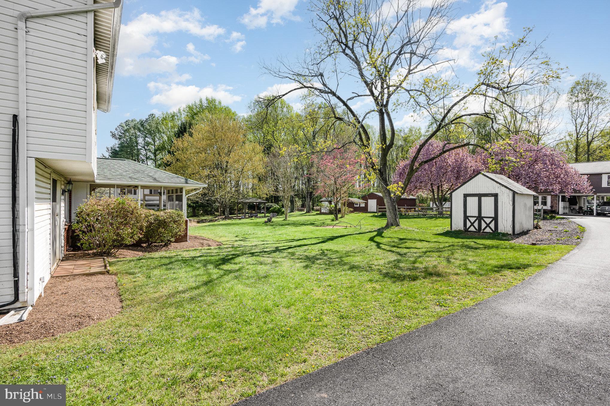 8040 Savage Guilford Rd