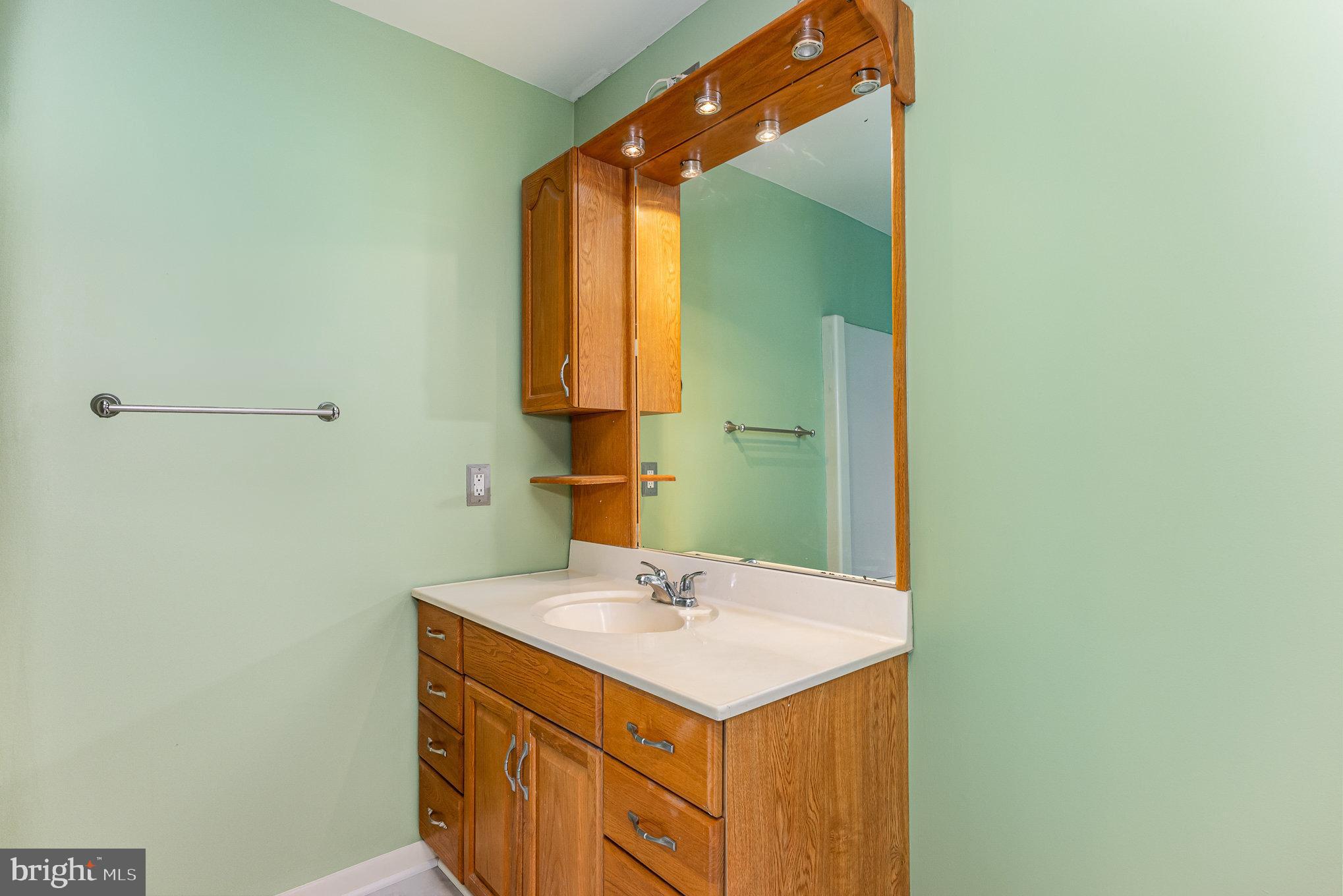 8040 Savage Guilford Rd