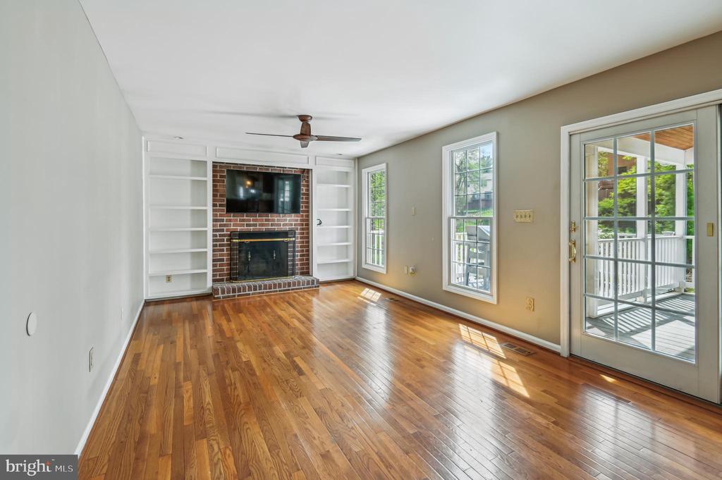8611 Honeysuckle Ct