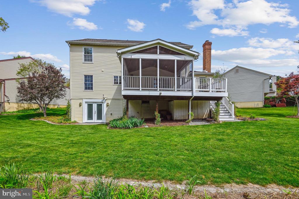 8611 Honeysuckle Ct