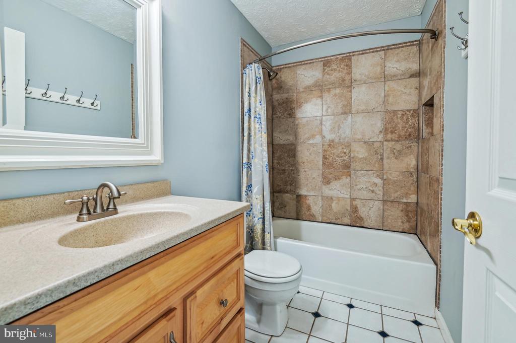 8611 Honeysuckle Ct