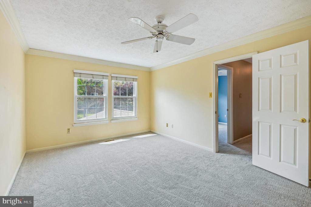 8611 Honeysuckle Ct