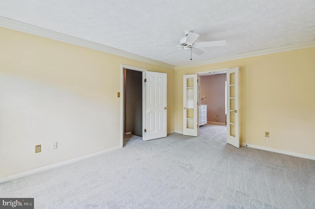 8611 Honeysuckle Ct