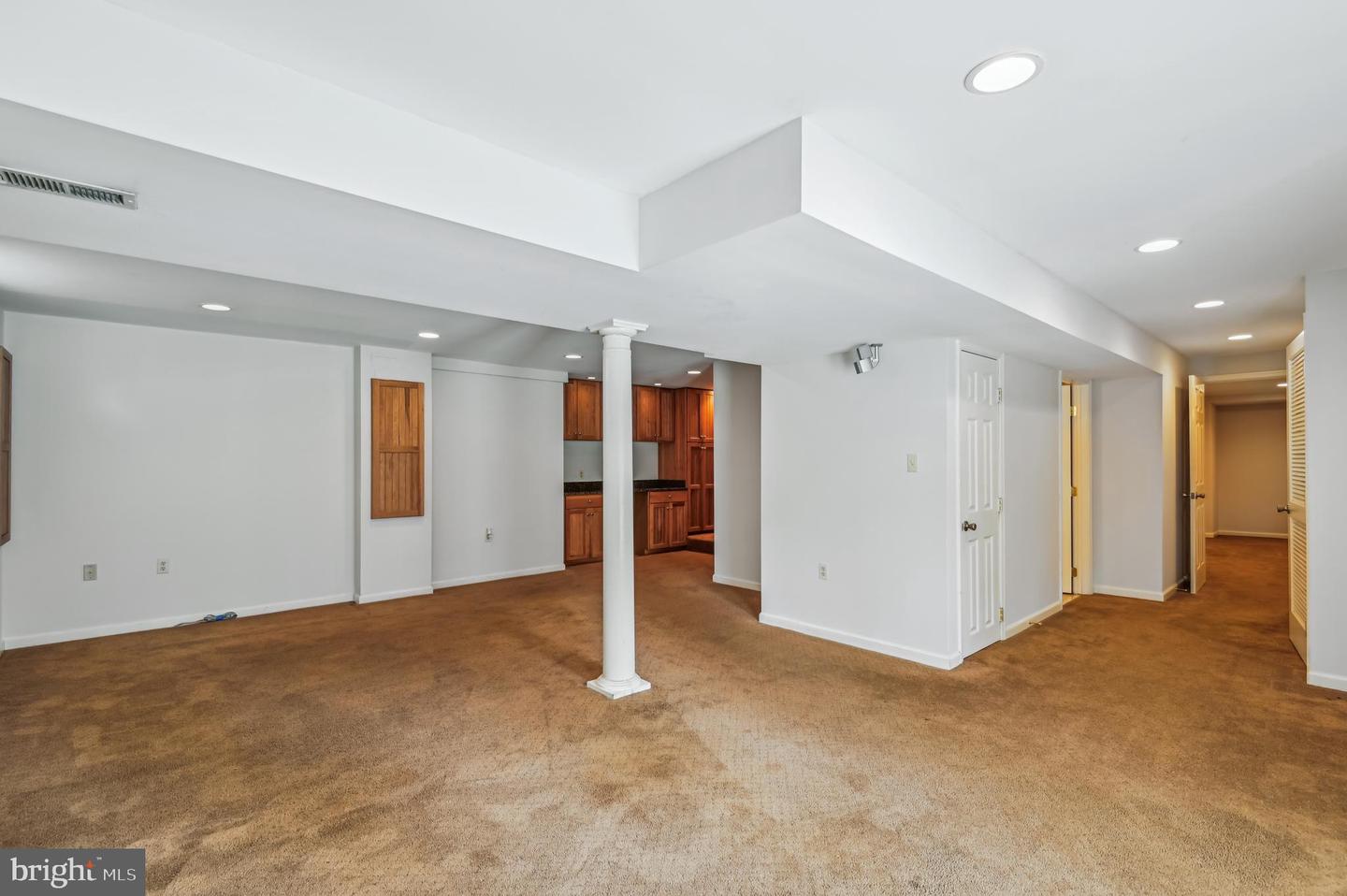 8611 Honeysuckle Ct