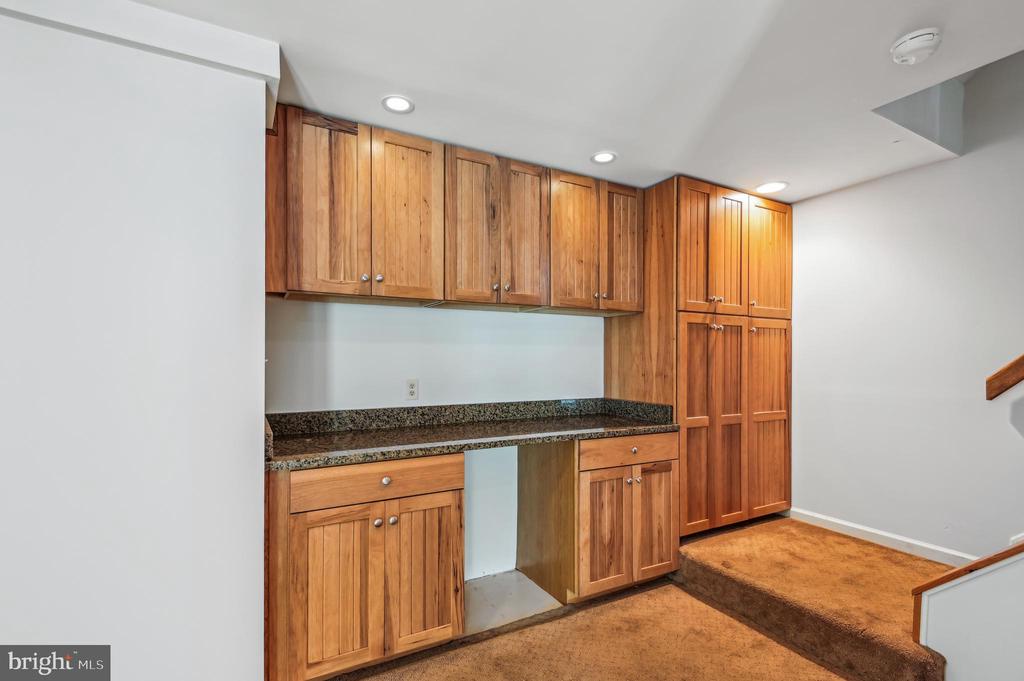 8611 Honeysuckle Ct