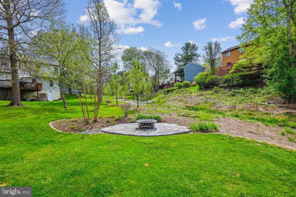 8611 Honeysuckle Ct