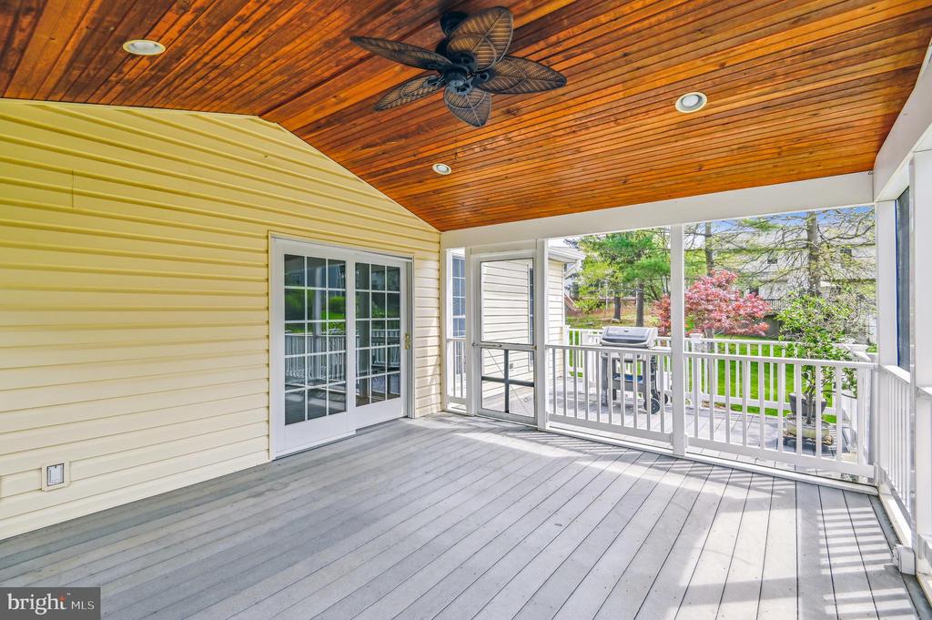 8611 Honeysuckle Ct