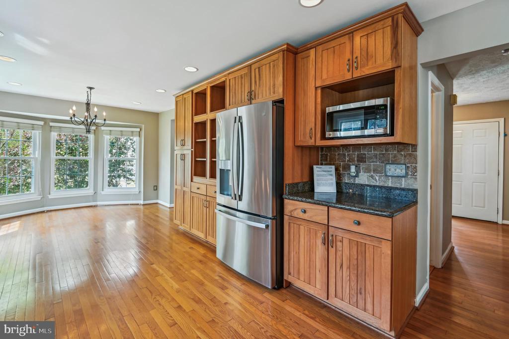 8611 Honeysuckle Ct