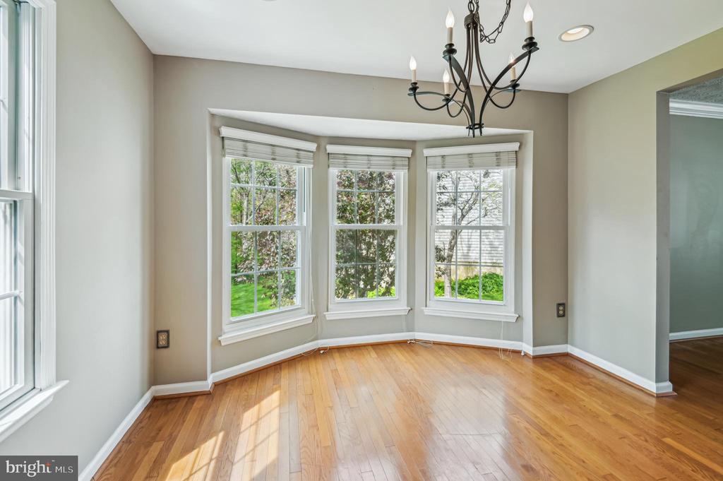 8611 Honeysuckle Ct