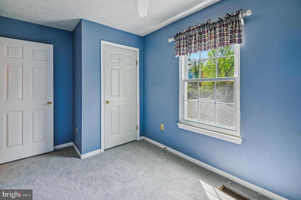 8611 Honeysuckle Ct